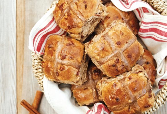 Apple Cinnamon Hot Cross Bun 1200