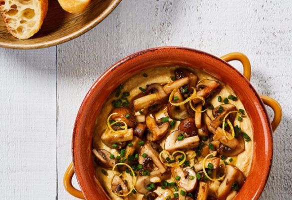 Turkish Bread with Hummus and Garlicky Mushrooms