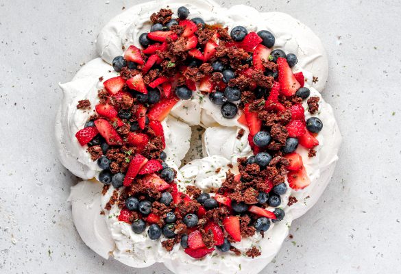 Pavlova Wreath